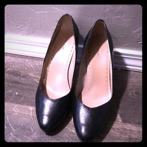 Black round toe heels